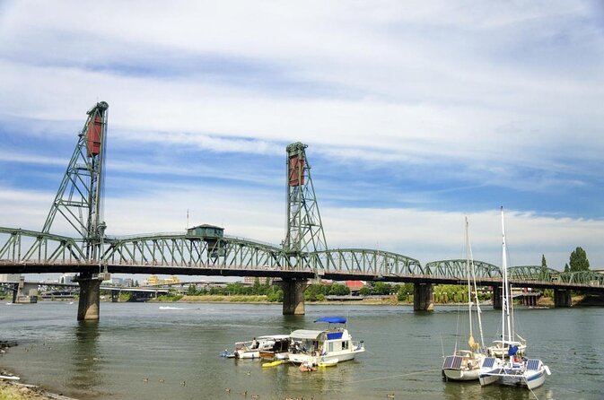 2.5-hour Dinner Cruise on Willamette River - A Three-Course Dinner With Pacific Northwest Choices