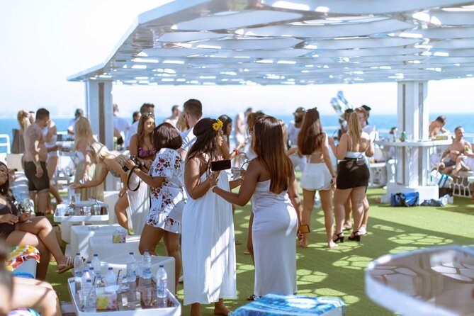 3-Hour Lotus Mega Yacht Dinner Cruise Dubai with Transfers - From Bluewaters Island to Dubai Marina