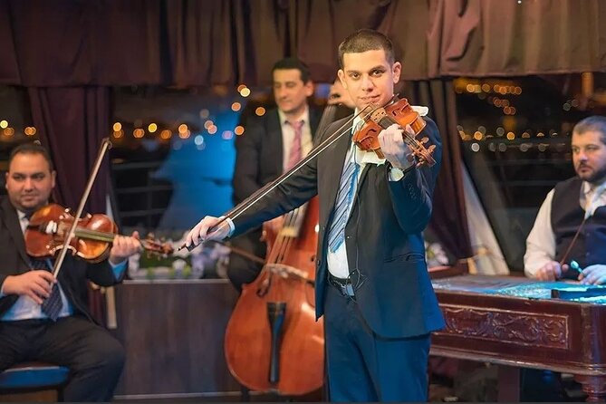 4 Course Dinner Cruise with Operetta, Folk Show and Welcome Drink - Who should book this dinner cruise?