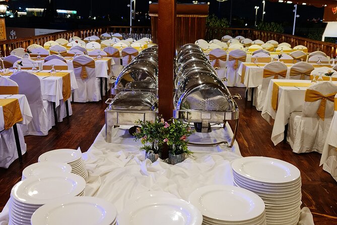 Alexandra Dhow cruise Dinner Dubai Marina(International buffet) - What the Alexandra Dhow Cruise actually offers