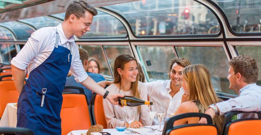 Amsterdam: Dinner Cruise with 4-Course Menu - Key points to know before booking