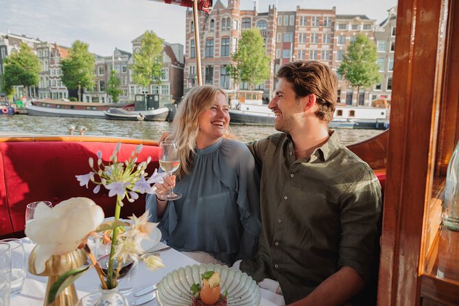 Amsterdam: Exclusive Dinner Canal Cruise - What arrives for dinner