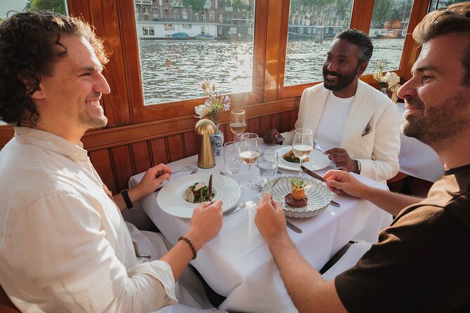 Amsterdam: Exclusive Dinner Canal Cruise - Drinks cost extra, and that affects the final price