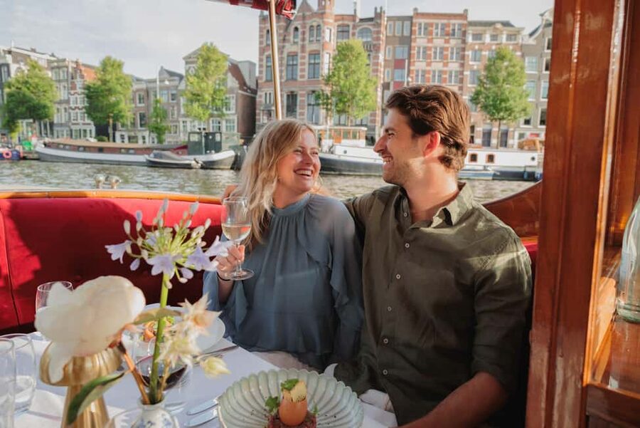 Amsterdam: High-End 3-Course Dinner Canal Cruise - The verdict: a dinner first, a canal tour second