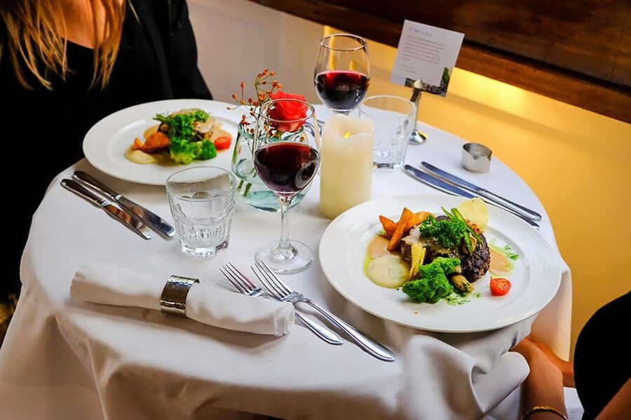 Amsterdam: Luxury Saloon Boat Cruise with 3-Course Dinner - Cruising through Amsterdam’s historic center