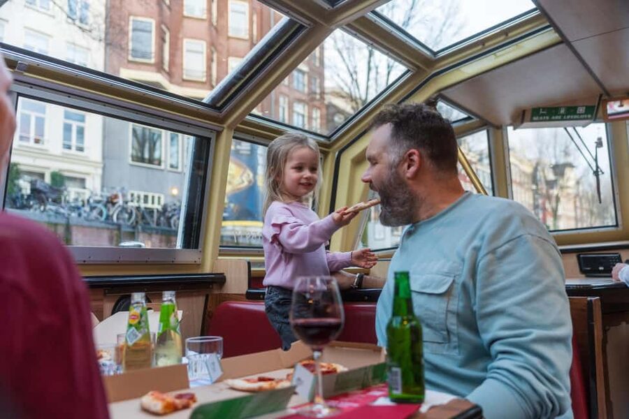 Amsterdam: Original Pizza Dinner Cruise + Unlimited Drinks - How much value do you get for $39?