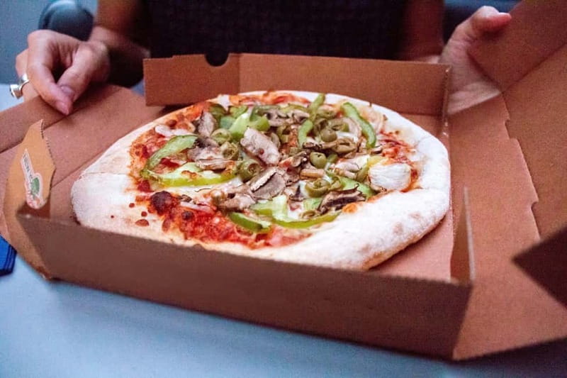Amsterdam: Original Pizza Dinner Cruise + Unlimited Drinks - Choosing your New York Pizza