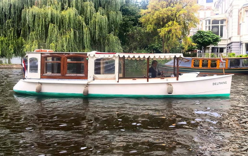 Amsterdam: Private Dinner Cruise (4pers) with Guide - A Dinner Cruise With a Small-Boat Feel