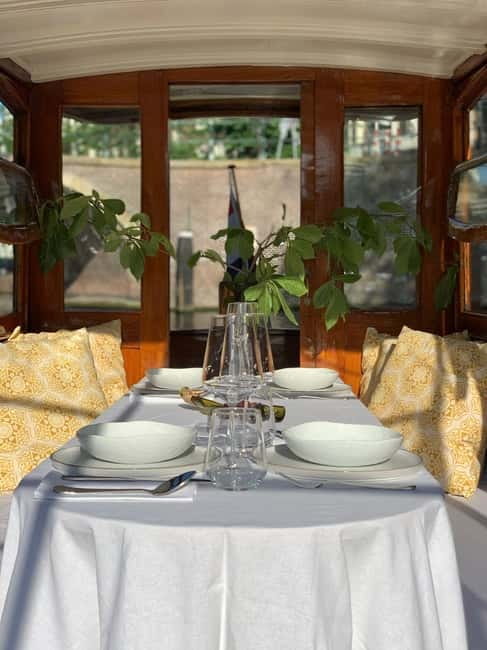 Amsterdam: Private Dinner Cruise (4pers) with Guide - What Happens During the Two-Hour Route