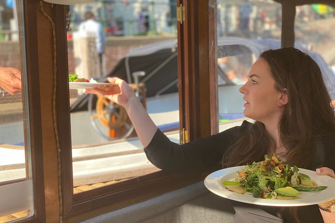 Amsterdam Private Dinner Cruise incl Drinks & 2-course Dinner 2hr - Ordering dinner while Amsterdam slides past