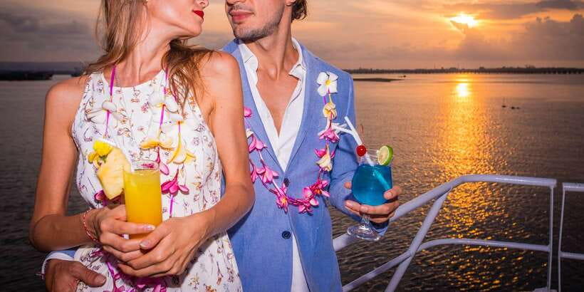 Bali/Benoa: Sunset Dinner Cruise with Show and Live Music - The first 45 minutes around Benoa Bay