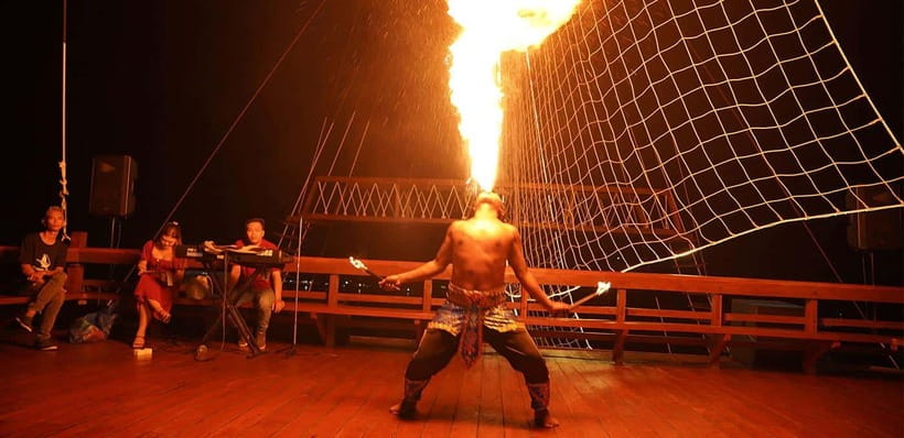 Bali Phinisi Cruise: Sunset Dinner with Live Music & Buffet - Music, dancing, and onboard games