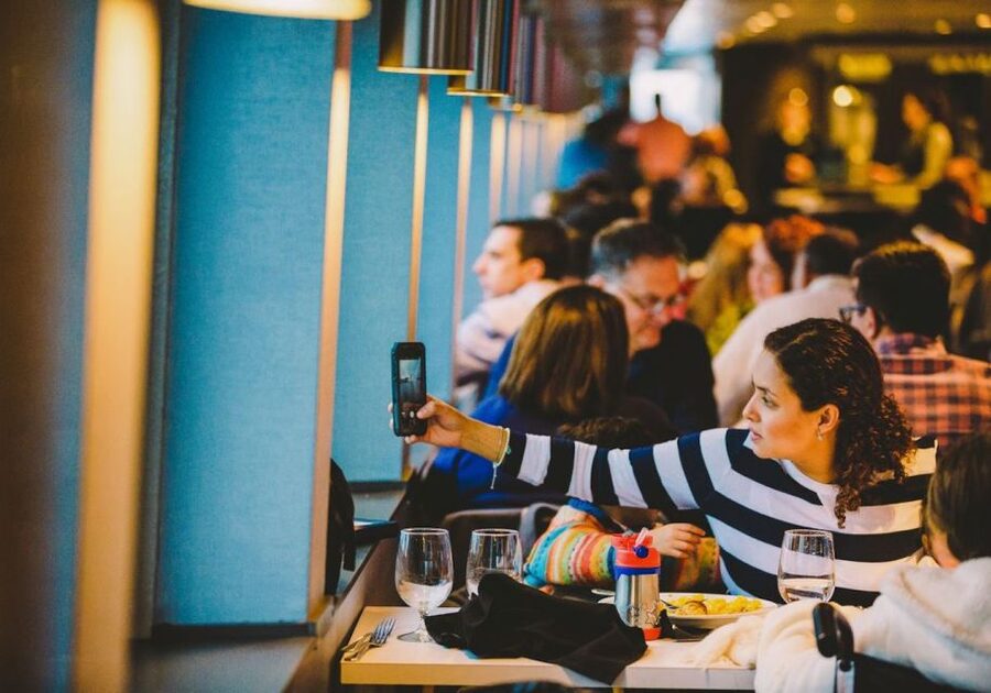 Baltimore: Christmas Day Gourmet Brunch or Dinner Cruise - Christmas Day on Baltimore’s working river