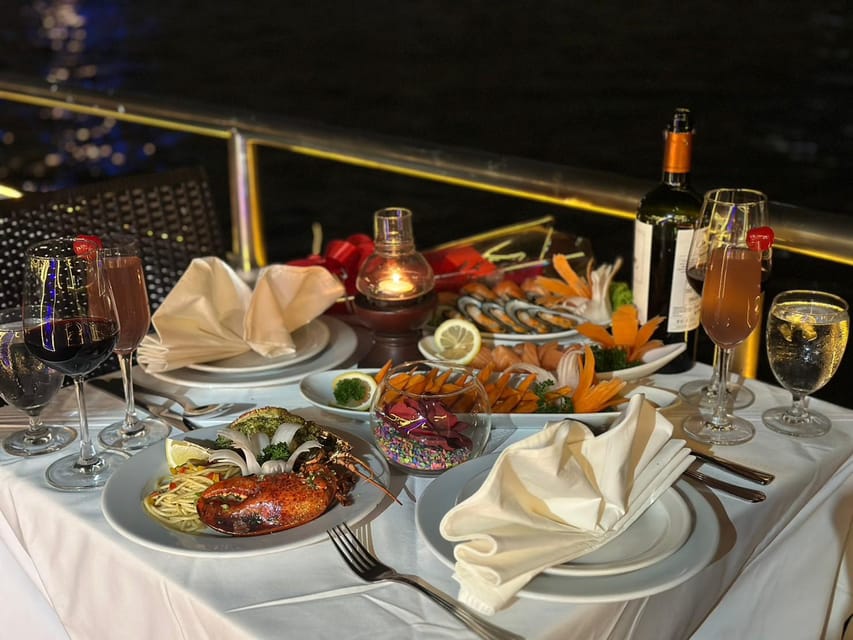 Bangkok: Alangka Chao Phraya River Dinner Cruise - Why a Chao Phraya cruise works so well at night