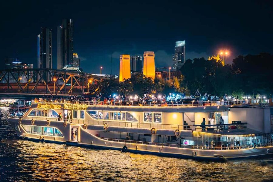 Bangkok: Alangka Chao Phraya River Dinner Cruise - Starting at ICONSIAM and Pier 4