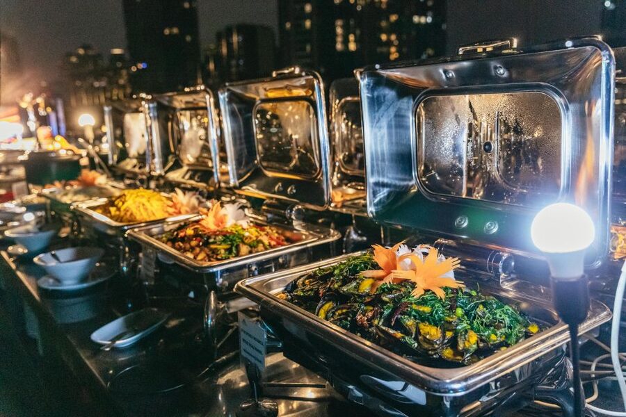 Bangkok: Alangka Luxury Buffet Dinner Cruise With Live Music - Should you book the Alangka dinner cruise?