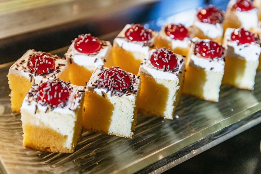 Bangkok: Alangka Luxury Buffet Dinner Cruise With Live Music - What comes from the buffet