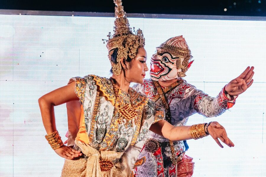 Bangkok: Alangka Luxury Buffet Dinner Cruise With Live Music - Who will enjoy the Alangka cruise most