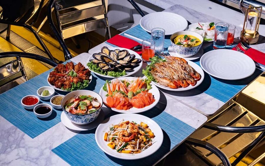 Bangkok: Carnival Dinner Cruise with Free-Flow Beer & Buffet - Who will enjoy this cruise most?