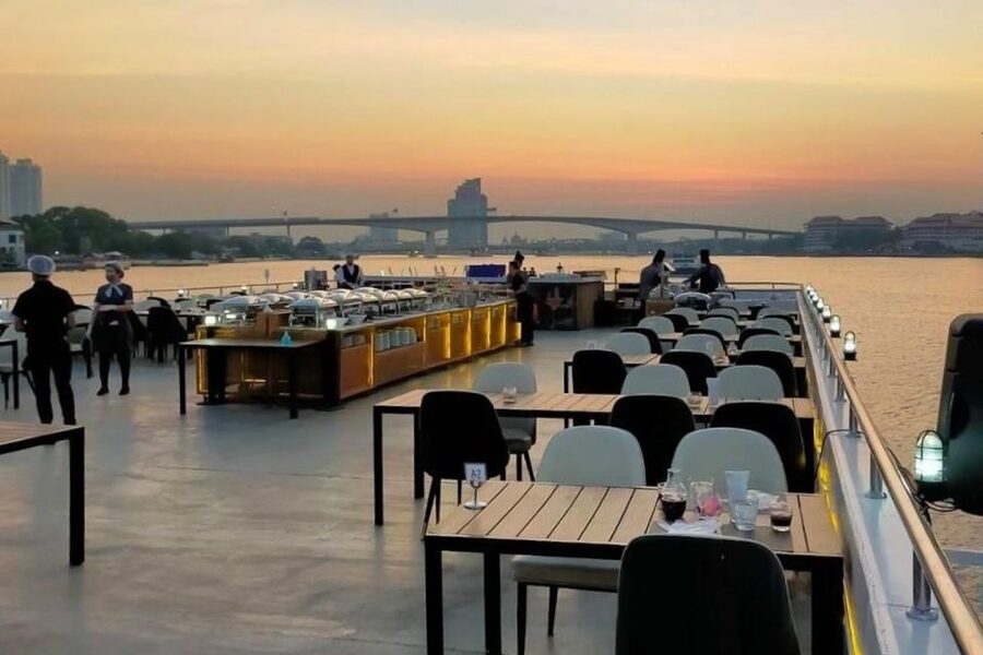 Bangkok: Chao Phraya Buffet Dinner Viva Alangka Cruise - The river views and possible route change