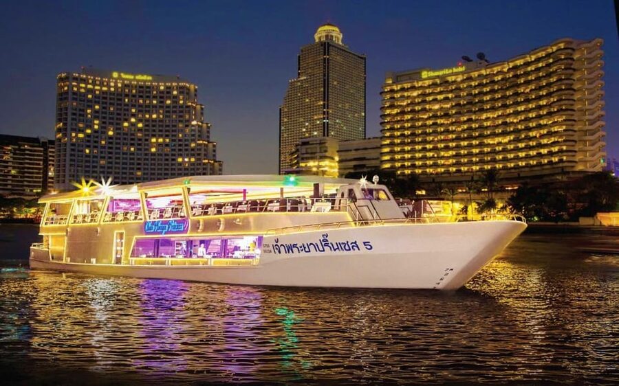 Bangkok: Chao Phraya Princess Dinner Cruise - Music, dancing, and the mood onboard