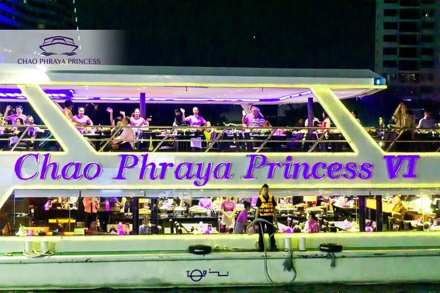 Bangkok: Chao Phraya Princess Dinner Cruise - The Grand Palace and Wat Pho from the river