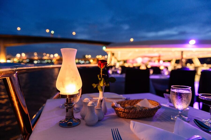 Bangkok: Chao Phraya Princess Dinner Cruise - What to expect from the Thai and international buffet