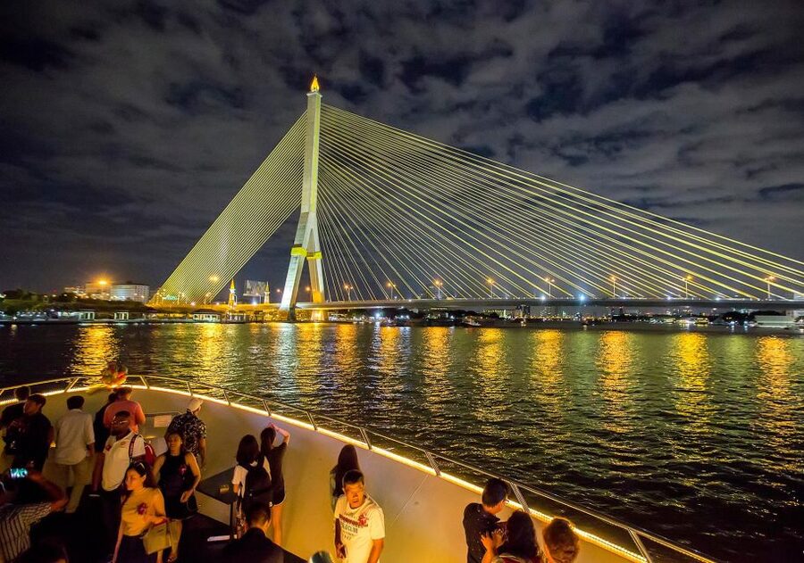 Bangkok: Chao Phraya Princess Dinner Cruise Ticket - Why the Chao Phraya works so well at night
