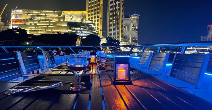 Bangkok: Chao Phraya River Buffet Dinner Cruise - A buffet built for a large evening crowd