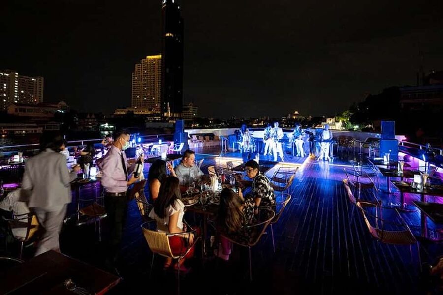 Bangkok: Evening Dinner Cruise with Live Music Chao Phraya - Boarding the modern cruise boat