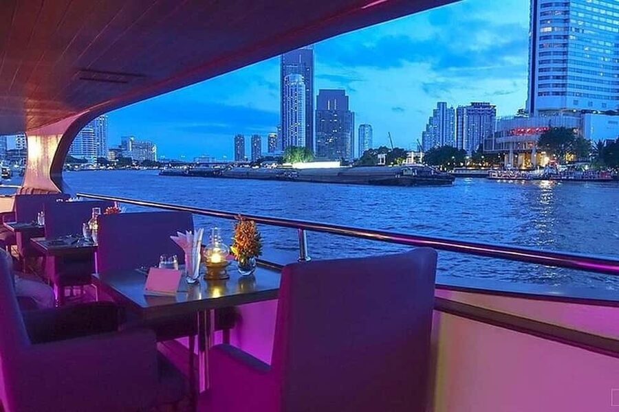Bangkok: Evening Dinner Cruise with Live Music Chao Phraya - Checking in at River City or another pier