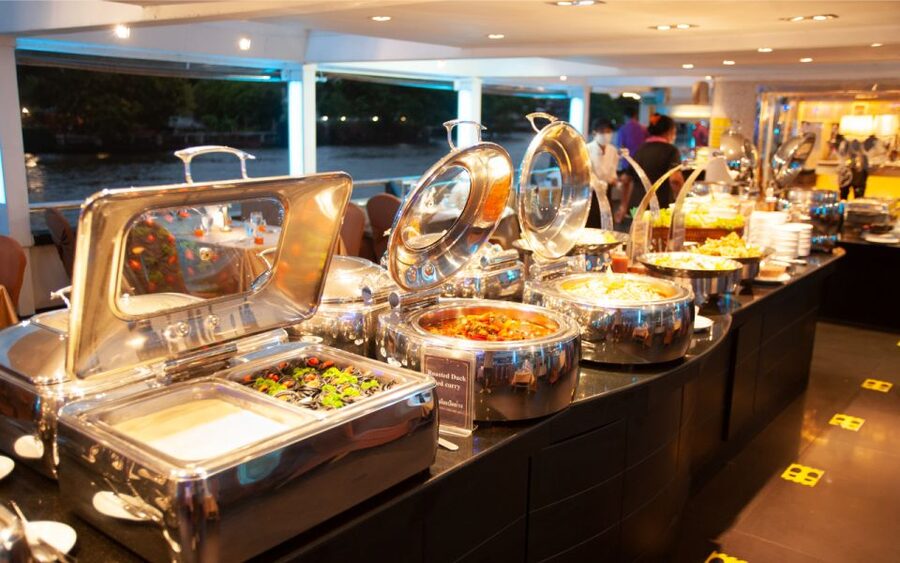 Bangkok: Grand Chao Phraya Dinner Cruise with Live Show - Wat Arun and the Grand Palace After Dark