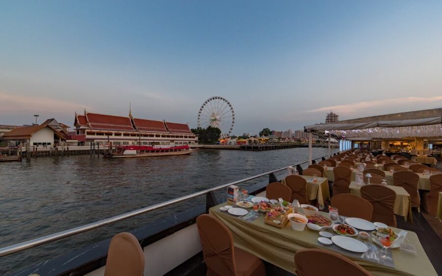 Bangkok: Grand Chao Phraya Dinner Cruise with Live Show - Holiday Crowds and Fireworks