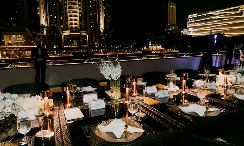 Bangkok: Luxury Dinner Cruise on Chao Phraya River - Bangkok landmarks after dark