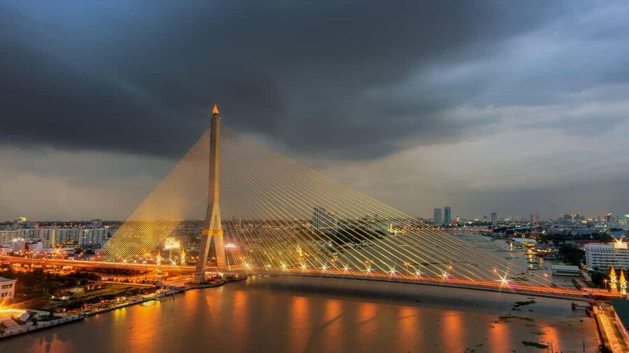 Bangkok: Luxury White Sunset or Dinner Cruise with Beer - Buffet dining, drinks, and realistic expectations