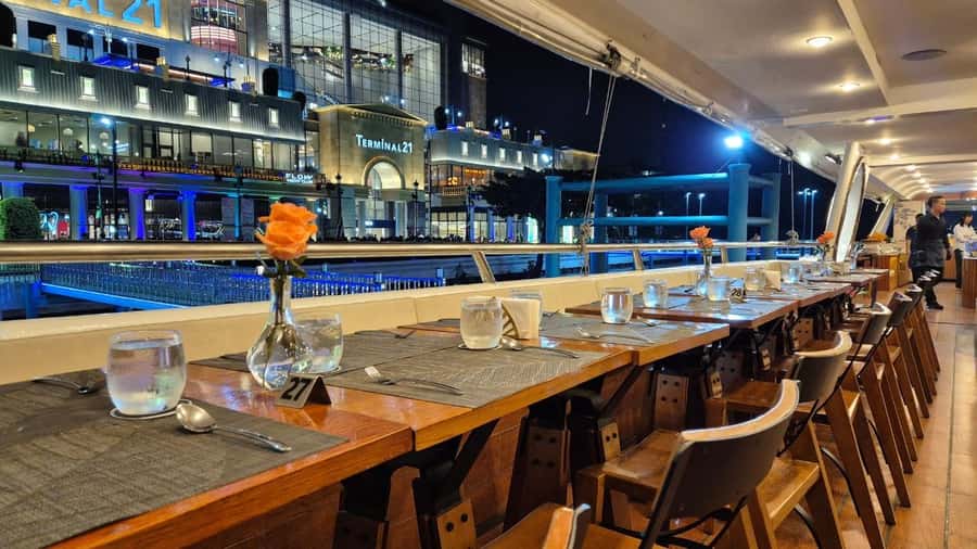 Bangkok: New Horizon Dinner Cruise with Buffet & Beer - The Buffet: More Than 30 Dishes in One Dinner