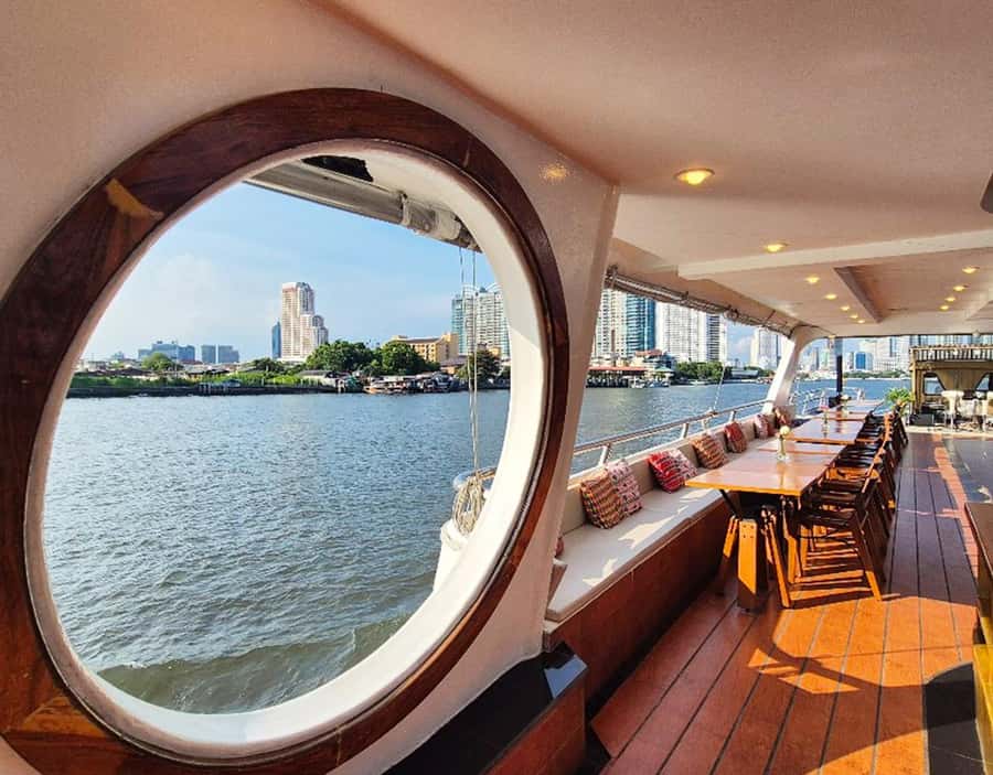 Bangkok: New Horizon Dinner Cruise with Buffet & Beer - Draft Beer and Other Included Drinks