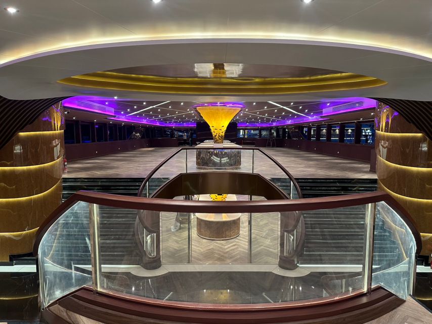 Bangkok: Opulence Luxury Chao Phraya Dinner Cruise - Sailing past Wat Arun and the first night views