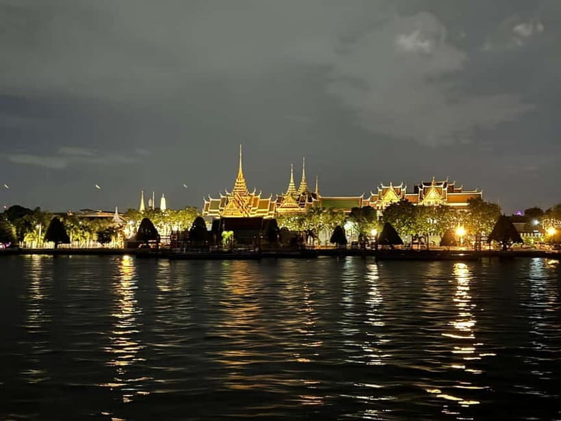 Bangkok: Opulence Luxury River Dinner Cruise - Thai buffet dinner, with a few limits