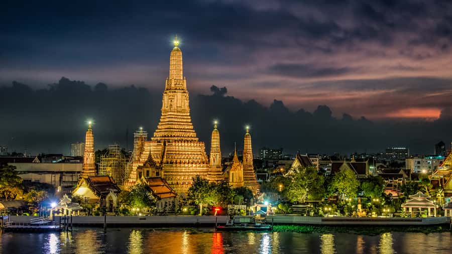 Bangkok: Private Family Tour to Safari & River Dinner Cruise - Buffet lunch at Safari World