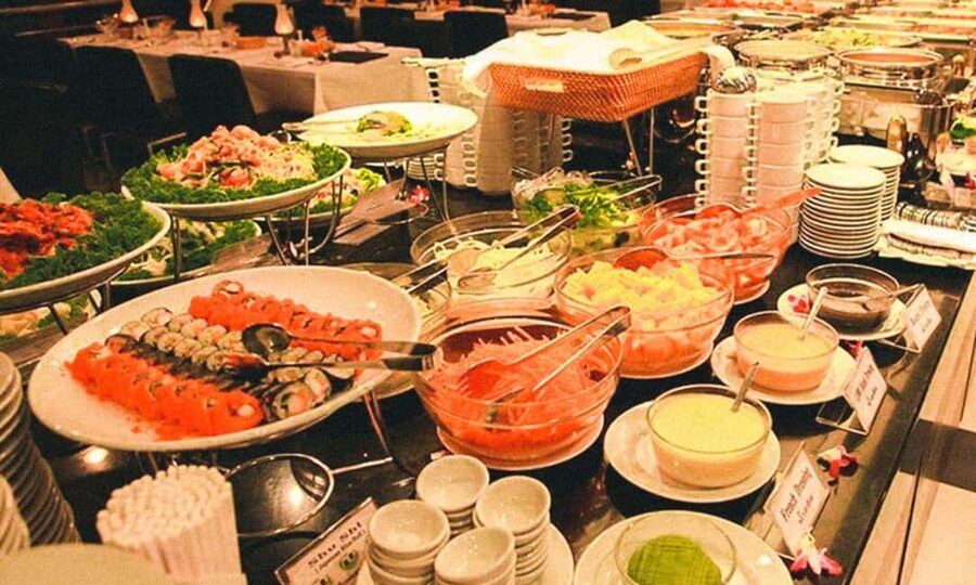 Bangkok: Royal Princess Cruise with Buffet Dinner & Show - Live band music and onboard entertainment