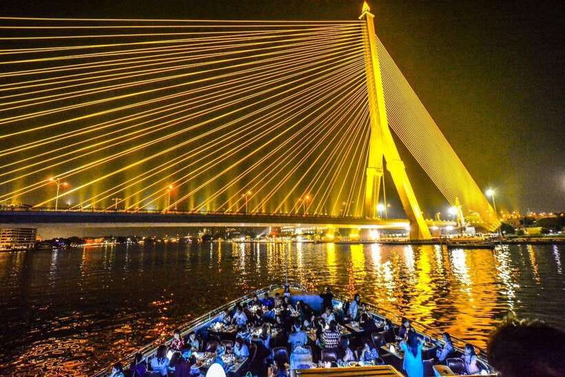 Bangkok: Royal Princess River Dinner Cruise with Live Music - What Makes This Cruise Worth Considering