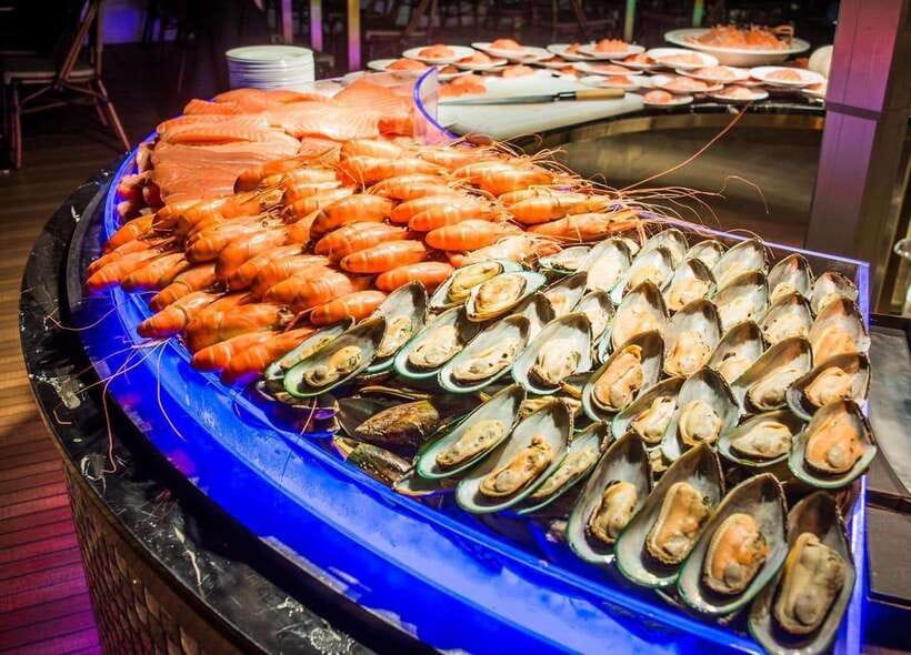 Bangkok: Royal Princess River Dinner Cruise with Live Music - Arriving at Asiatique and Finding Warehouse 7-8