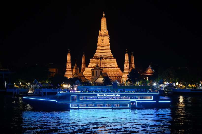 Bangkok: Royal Princess River Dinner Cruise with Live Music - The Buffet: Plenty of Choice, Modest Expectations