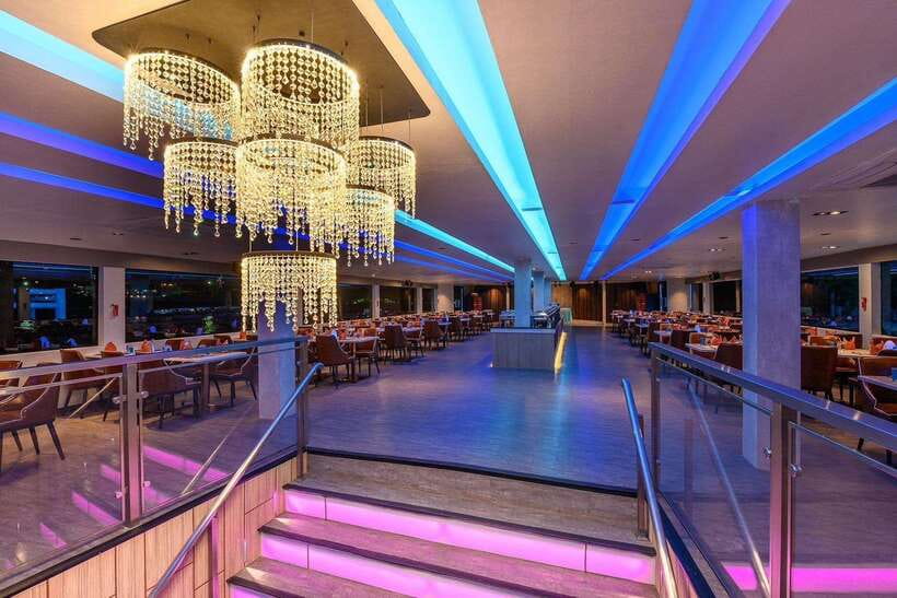 Bangkok: Royal Princess River Dinner Cruise with Live Music - Live Music, Singing, and the Rooftop Atmosphere
