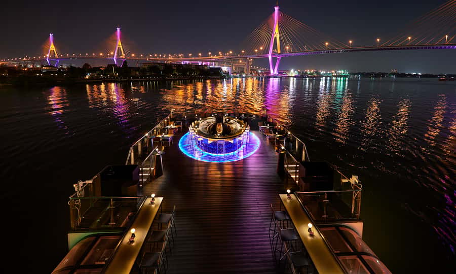 Bangkok: Saffron Chao Phraya River Dinner Cruise - Welcome drinks on the Moon Desk