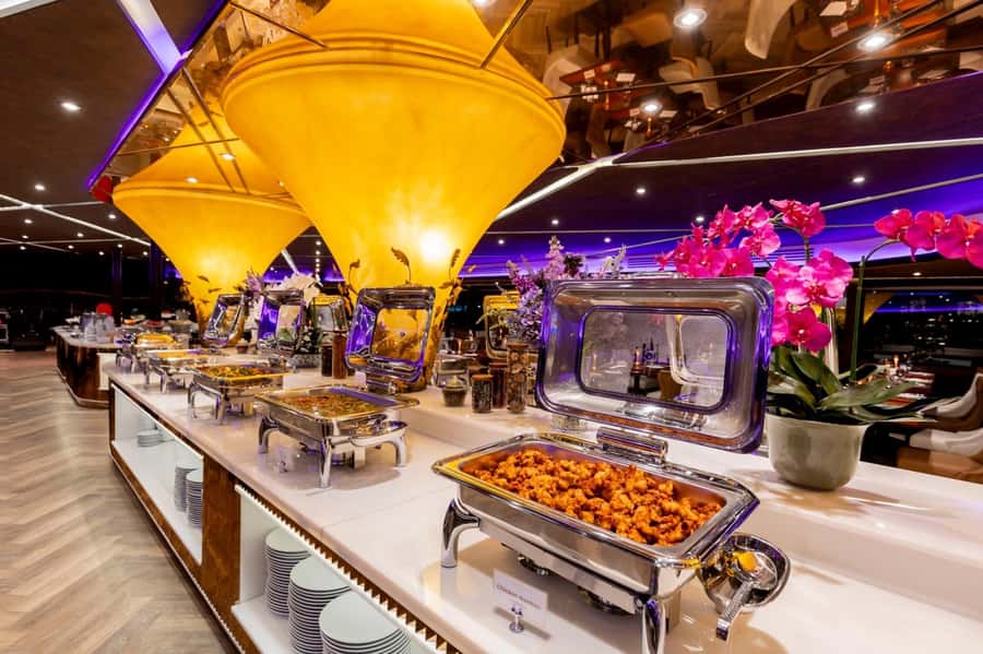 Bangkok: The Opulence Buffet Dinner Cruise with Live Band - The buffet: broad choice, with a busy start
