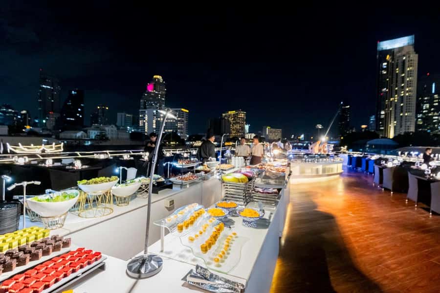 Bangkok: The Opulence Buffet Dinner Cruise with Live Band - Live music, dancing, and the evening atmosphere