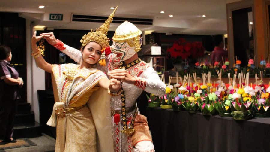 Bangkok: The Opulence Chao Phraya Lavish Dinner Cruise - Smart casual clothing and practical comfort