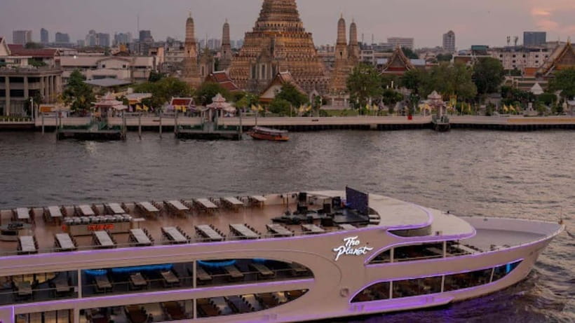 Bangkok: The Planet Chao Phraya River Dinner Cruise - Wat Arun from the water